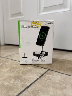 Belkin Bost change Pro 2 in 1 wireless charger stand with MagSafe