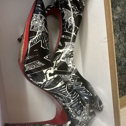 Louboutin So Kate - Graffiti Print 