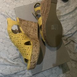 Womens Yellow Size 9 Wedge Heels