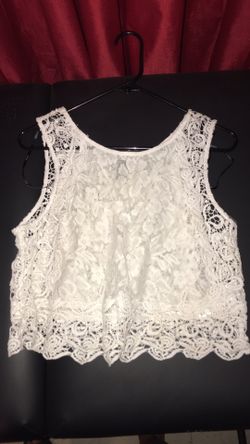 Forever21 Lace crop top Price$10 worth $22.90 Size:L