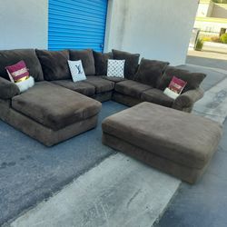 Modern Huge Sectional Couch With Ottoman, 🛋, Very Clean