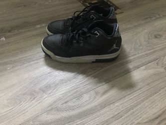 Jordan’s 4 size 5