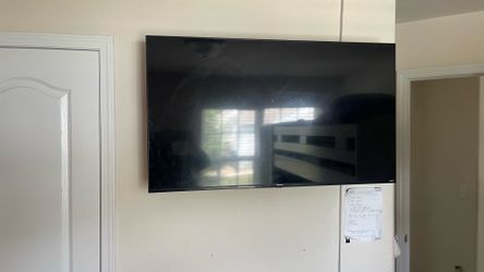 50” TV Barely used but will not come on power light just blinks $50