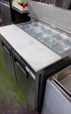 36" sandwich table