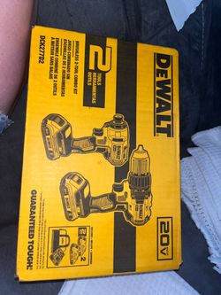Brushless 2- tool combo kit DCK27702