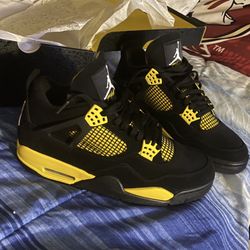 Jordan 4 Thunder 