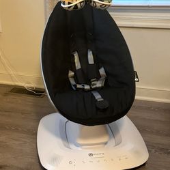 4 Moms Mama Roo Bouncer 