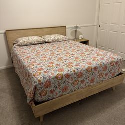 Queen Bedroom Set! Like New!