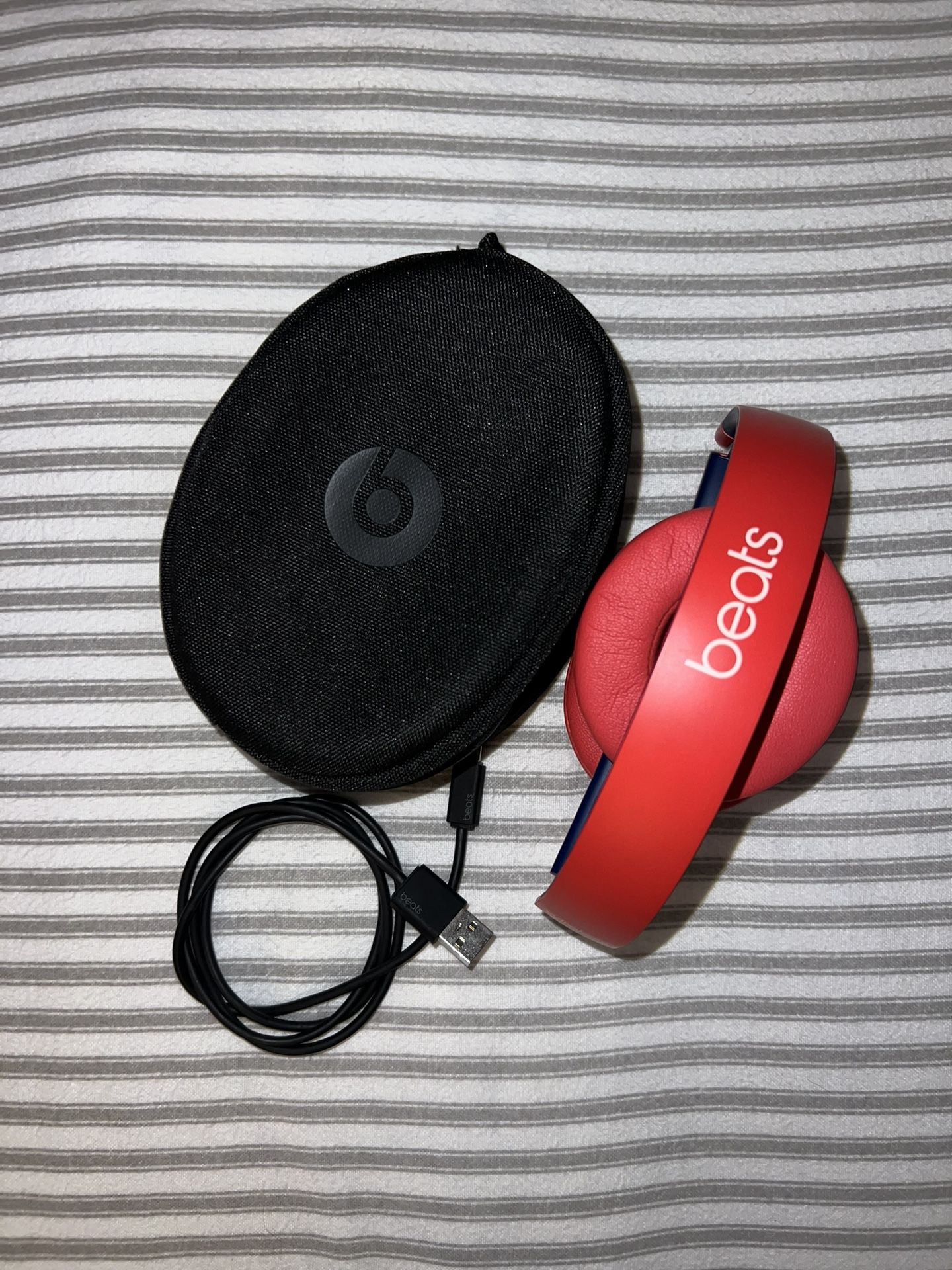 Beats Solo 3 Red & Blue