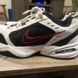  Nike Men's Air Monarch IV 