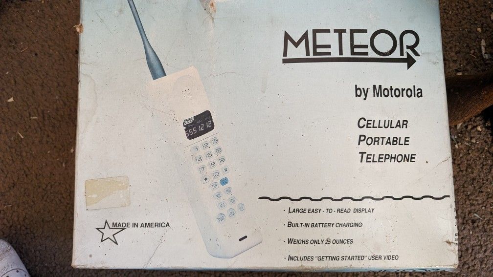 Rare Vintage Meteor By Motorola Cellular Portable Cordless Telephone 88005 Good Movie Prop. Battery Doesn't Charge, Antenna Was Runber And Dry Rotted