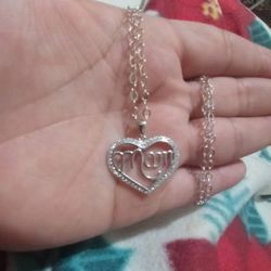 925 Sterling Silver Chain With The Pendant/Cadena Con Dije De Corazón Que Dice Mom De Plata 925