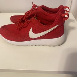 nike roshe 30$ size 4.5