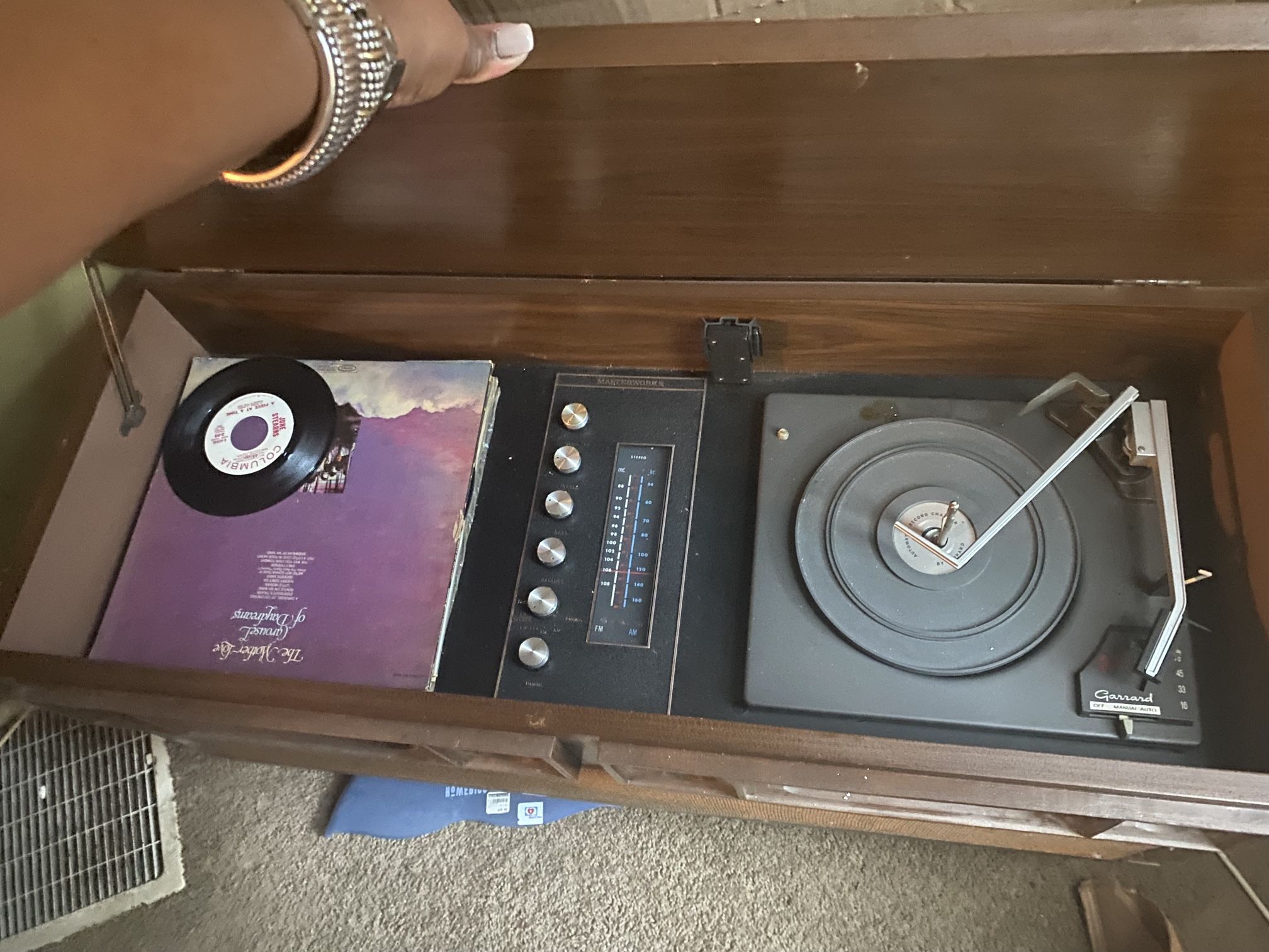 Hi-fi Record Player w/radio and record Player