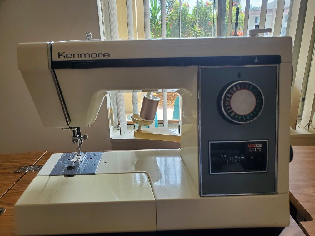 Kenmore Sewing Machine & Wood Grain Lift Cabinet & Accessories