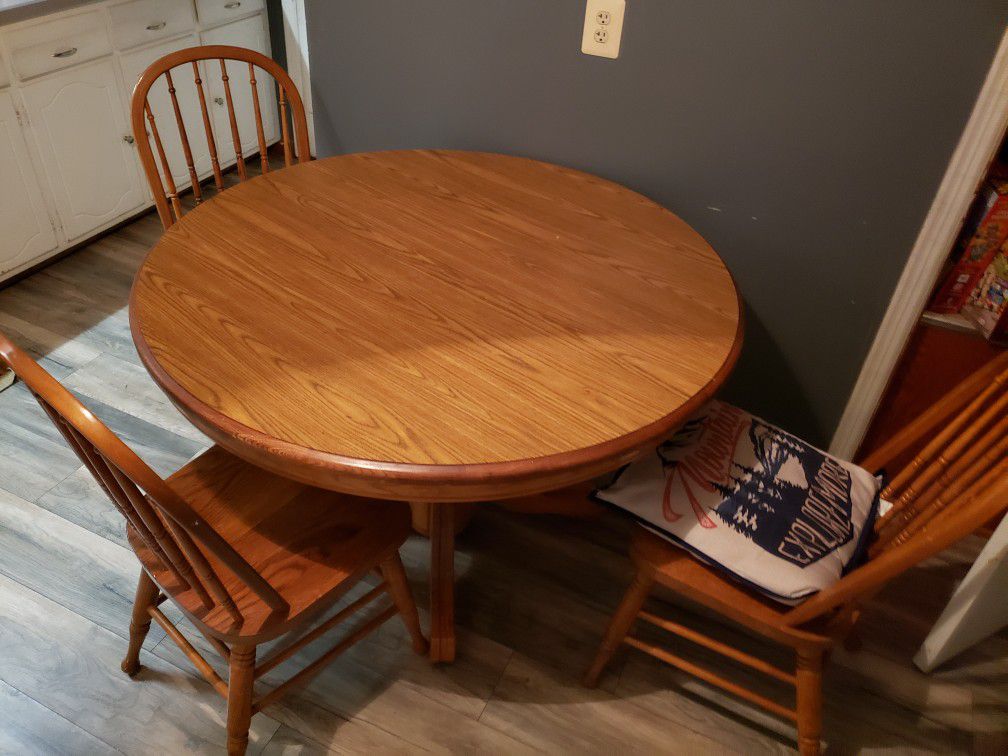 Kitchen Table Set Has 4 Chairs Not 3
