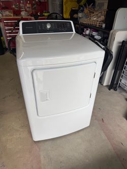 Dryer Frigidaire 6.7 Cu. Ft. Free Standing Electric Dryer FFRE4120SW