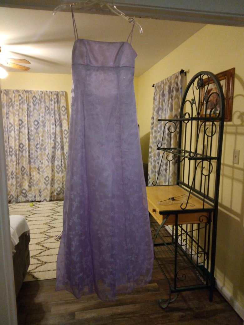 Bridesmaid/Flower Girl Dress Size 3/4. Lavender With Lace Overlay
