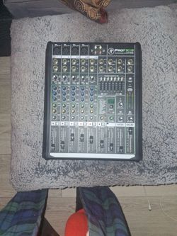 Mackie Pro FX8v2 mixer