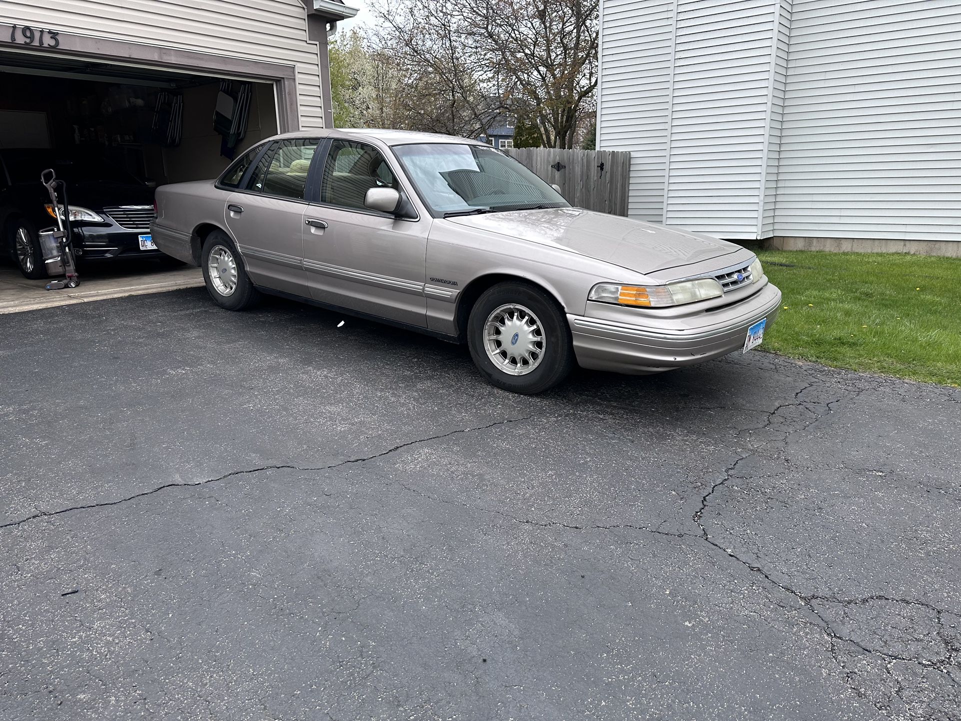 1995 Ford Crown Victoria