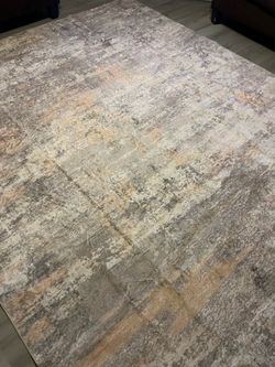 8 x 10 Like New Abstract Rug