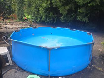 Awesome 10ft round pool 30 in. deep - used once