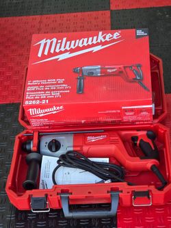 Brand New MILWAUKEE 8 Amp Corded 1 in. SDS D- Handle Rotary Hammer