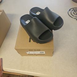 Yeezy Slides 