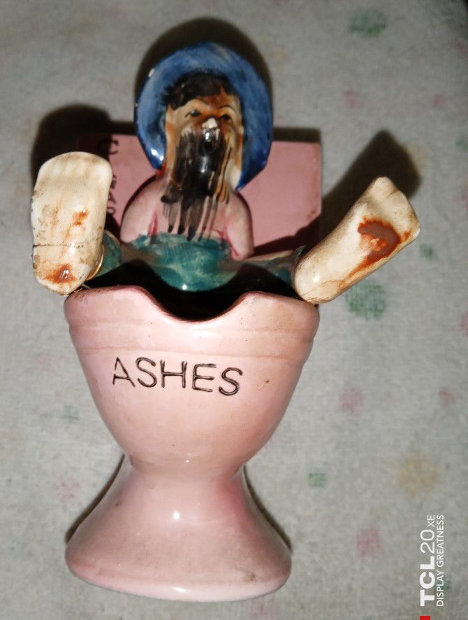 Vintage 1950s Betsons Toilet ashtray with hillbilly& Smokie cigarettes 