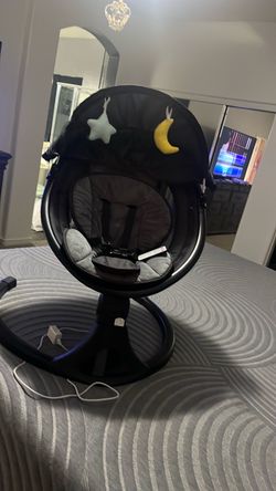 MamaRoo Baby Swing with Mobile Toys
