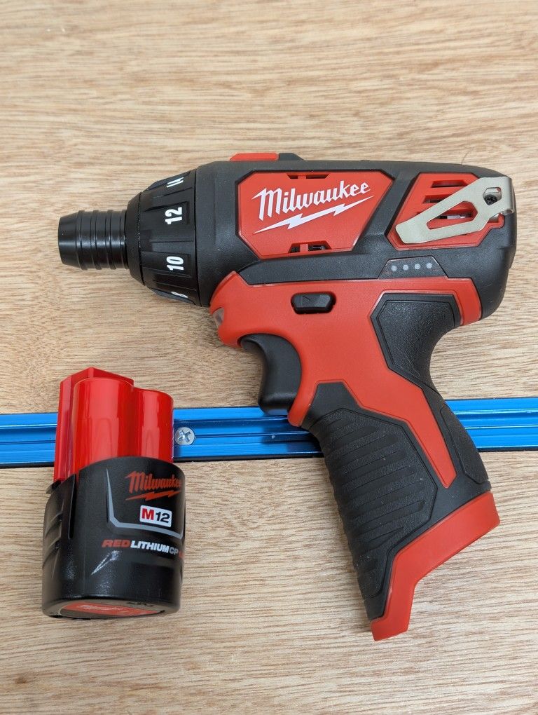 Milwaukee M12 Screwdriver W/2AH Battery NEW