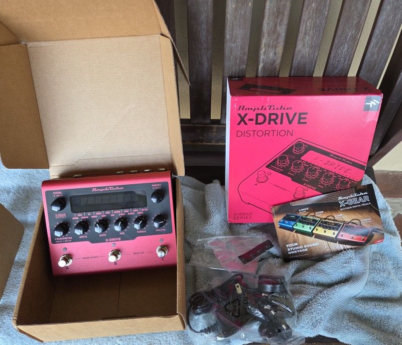 IK Multimedia AmpliTube X Drive Guitar Pedal Stomp Distortion EQ Boost w Power Supply