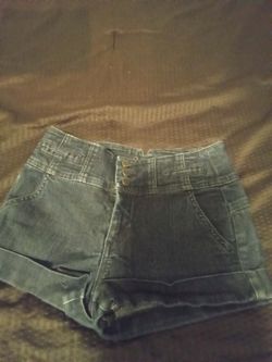 BEBE  shorts for young women / short para  joven mujer sizes 26