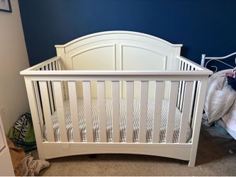 Delta Children Perry Convertible Crib - White