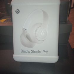 Beats Studio Pro Over The Head Headphones