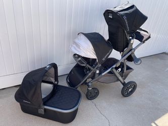 Uppababy Vista Stroller with many accessories/ travel bags