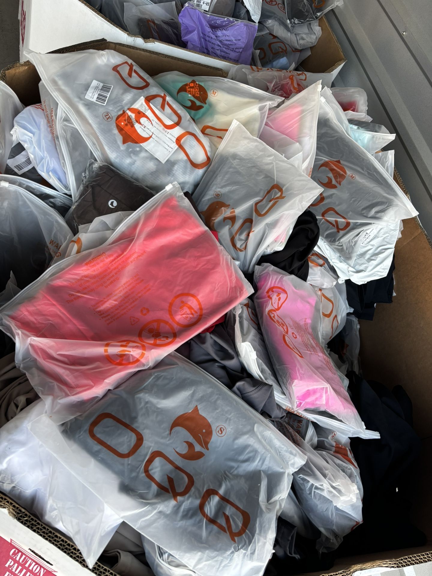 OQQ WOMENS CLOTHES PALLET