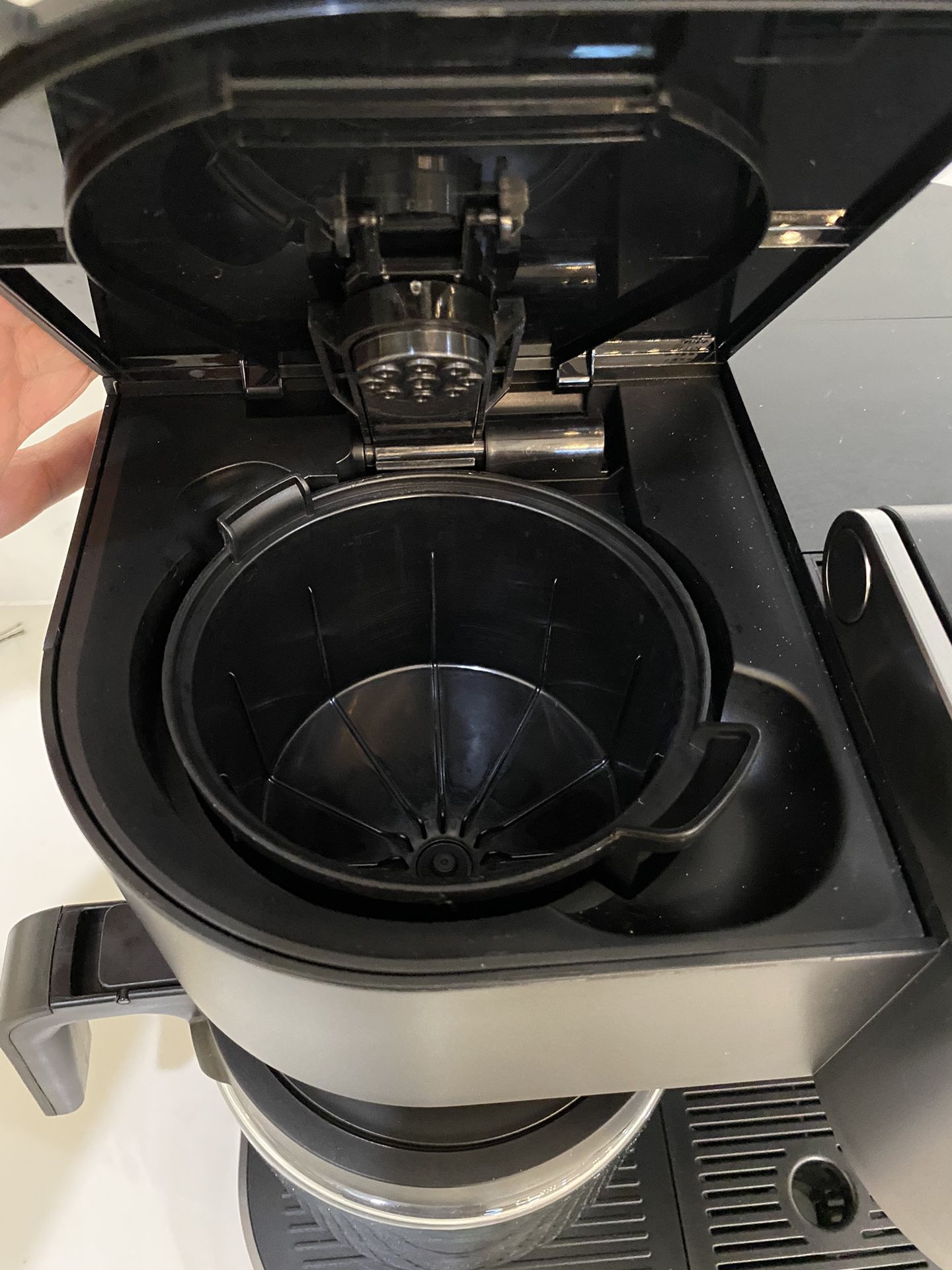 Keurig - K-Duo Plus 12-Cup Coffee Maker and Single Serve K-Cup Brewer -  Black for Sale in Irvine, CA - OfferUp