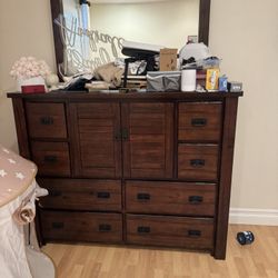 Dresser With Mirror 
