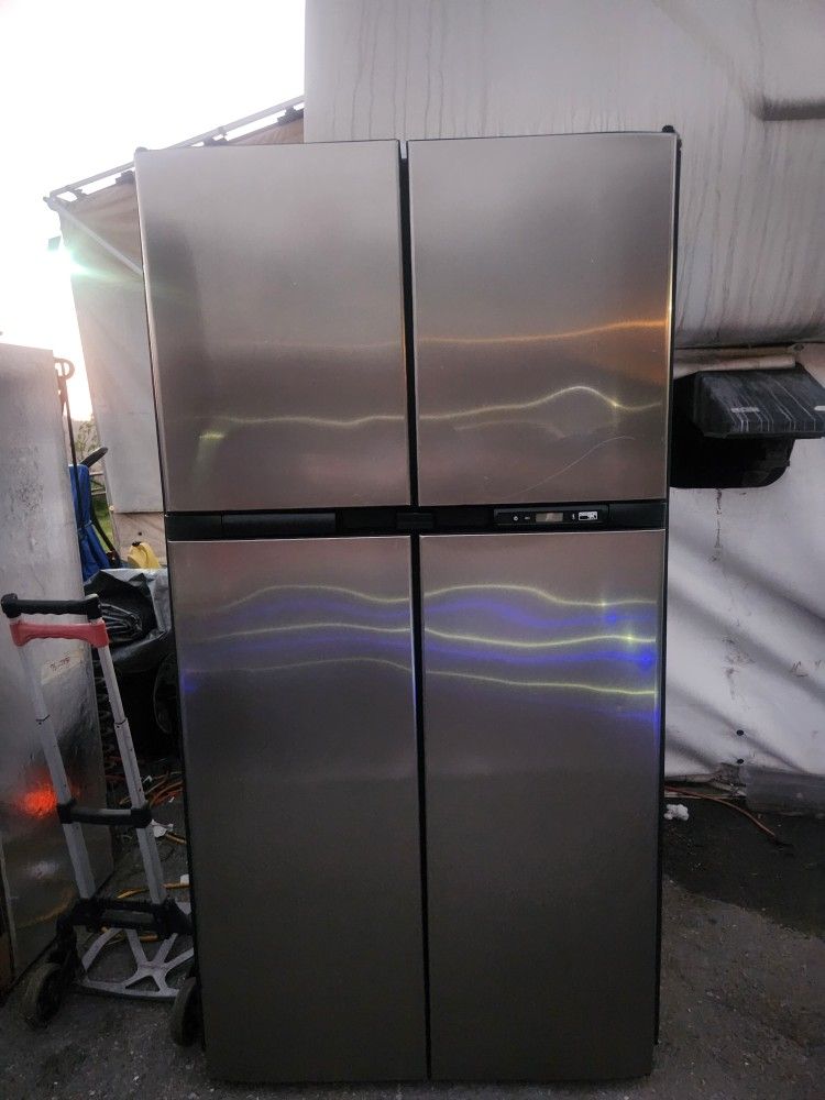 Norcold 2118 Fridge.