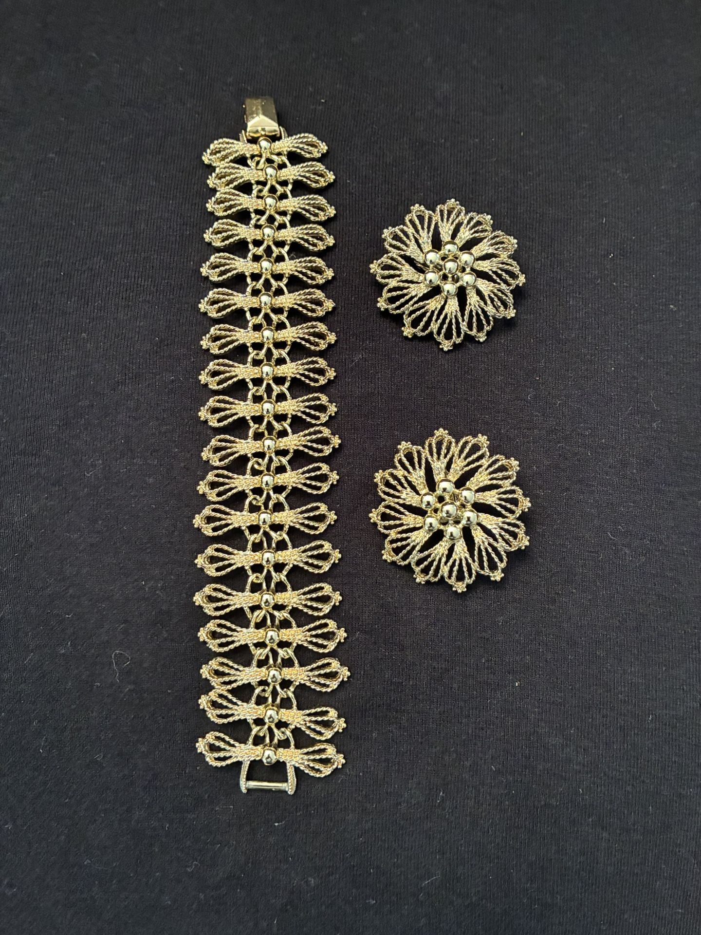 Gold Tone Bracelet And Clip On Earrings