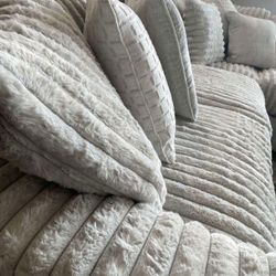 🎀HOT DEAL 🤝 BRAND NEW ASHLEY 🤸Stupendous Soft Fabric Couch