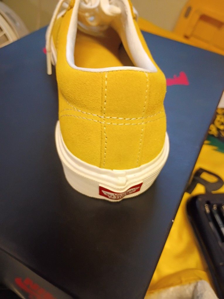 Vans New Size 9.5 Mens ,And Women's 11
