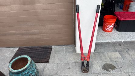 Bolt cutter