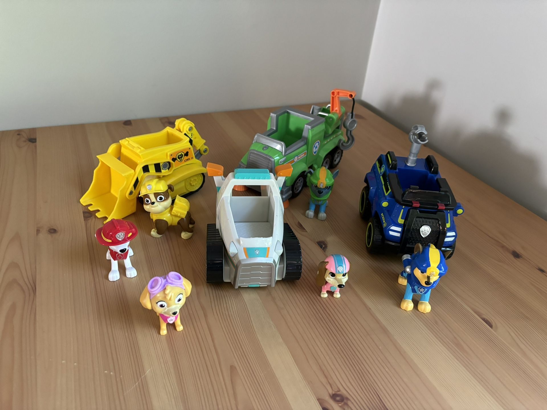 Paw Patrol Vehicle And Pup Figure Lot