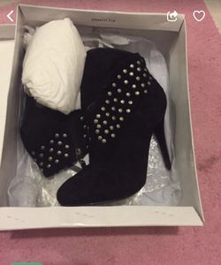 Guess booties size 5 Brand NEW