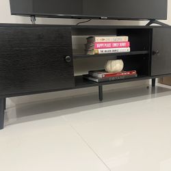 Selling tv console. 