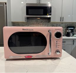 Nostalgia RetroWave Pink Retro Microwave Oven – Tested & Working