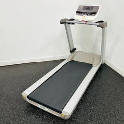 PRECOR 9.31 Treadmill- Premium Series