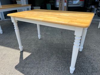 White table / desk
